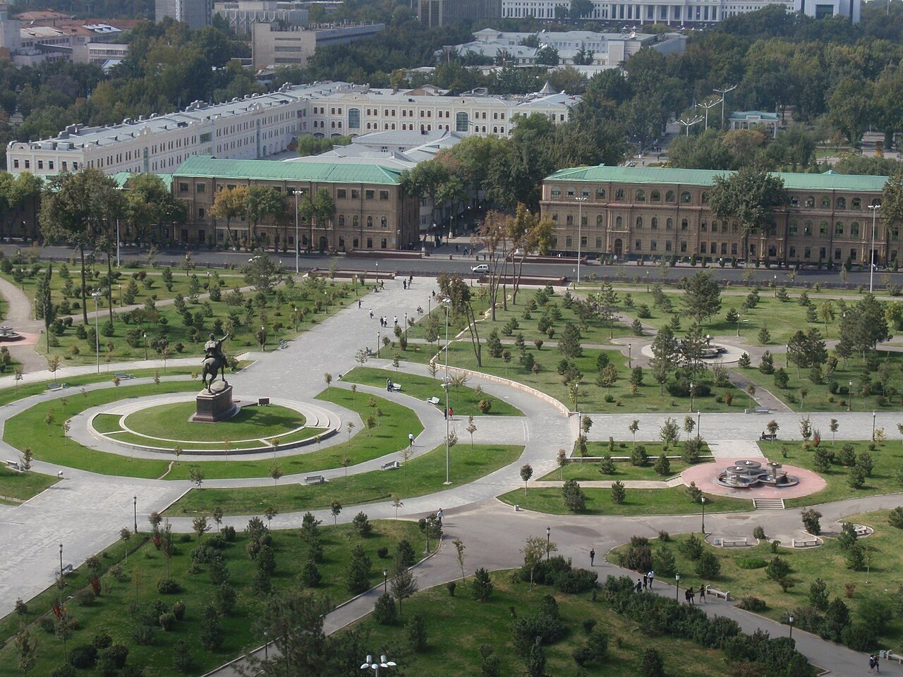 Tashkent and Amirsoy tour — Amir Timur Square